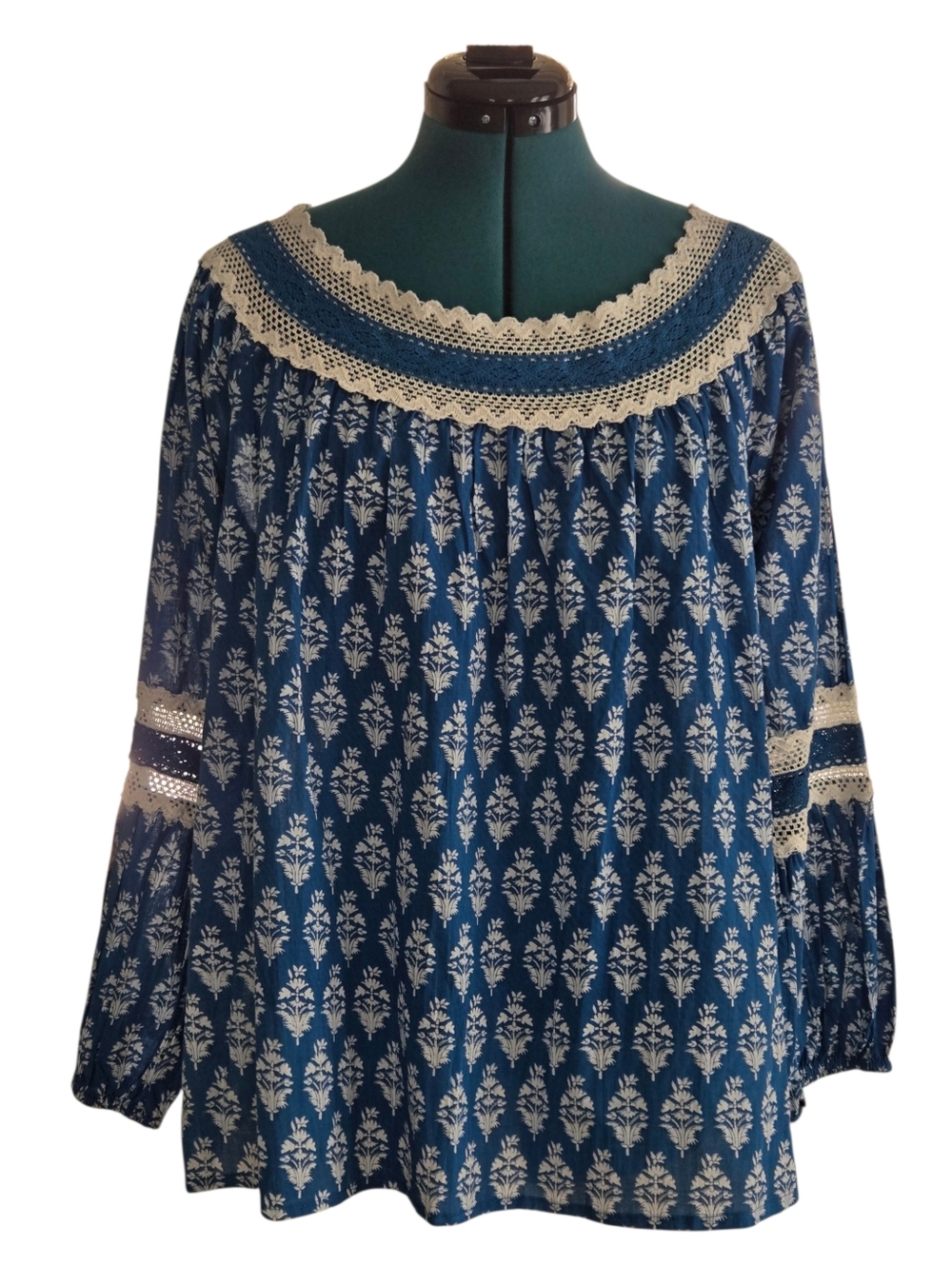 Solitaire Boho Floral Crochet Peasant Blouse Size Large Blue White New Tags